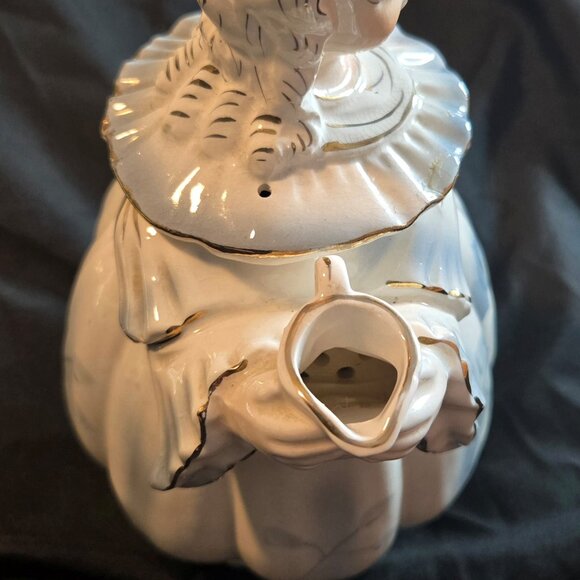 Vintage (1950s) LIPPER & MANN Porcelain Colonial Figural Lady Musical Teapot - Picture 6 of 12